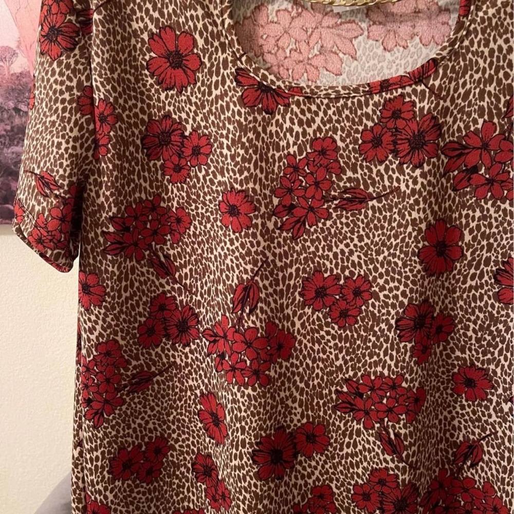 Plus Size Women’s  brown/burgundy floral short sleeve top size 2X New - Picture 2 of 9